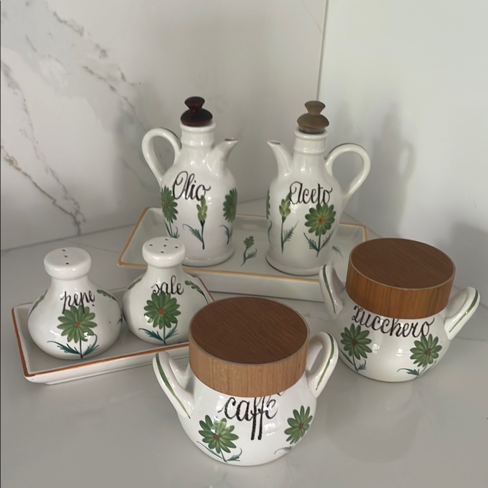 Set of kitchen items